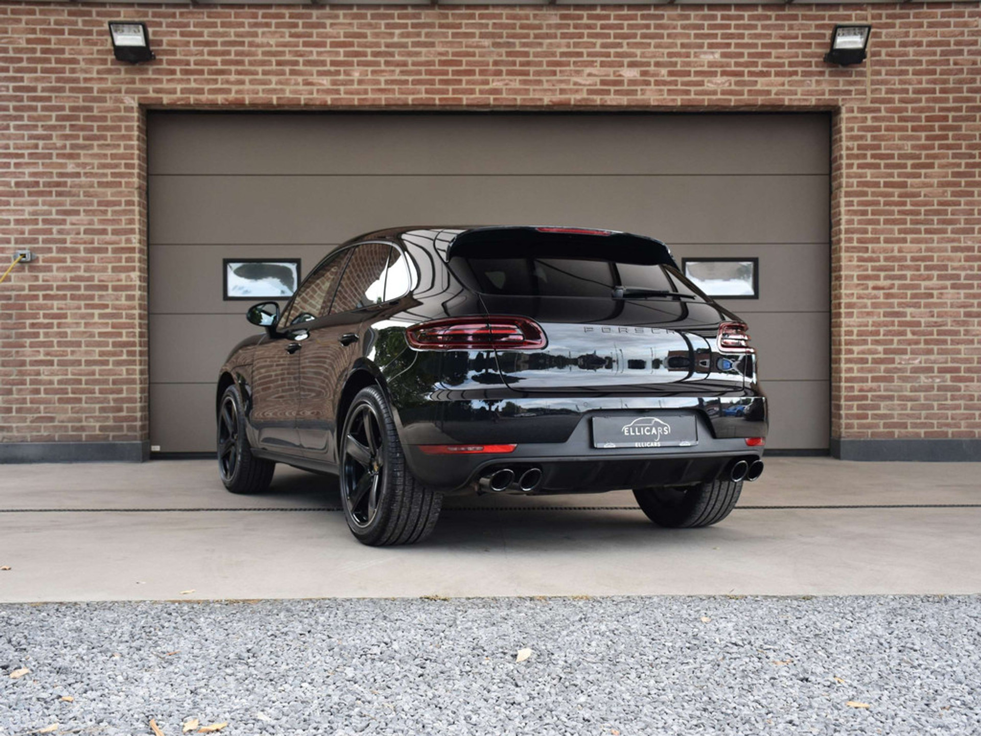 47231656-4.jpg