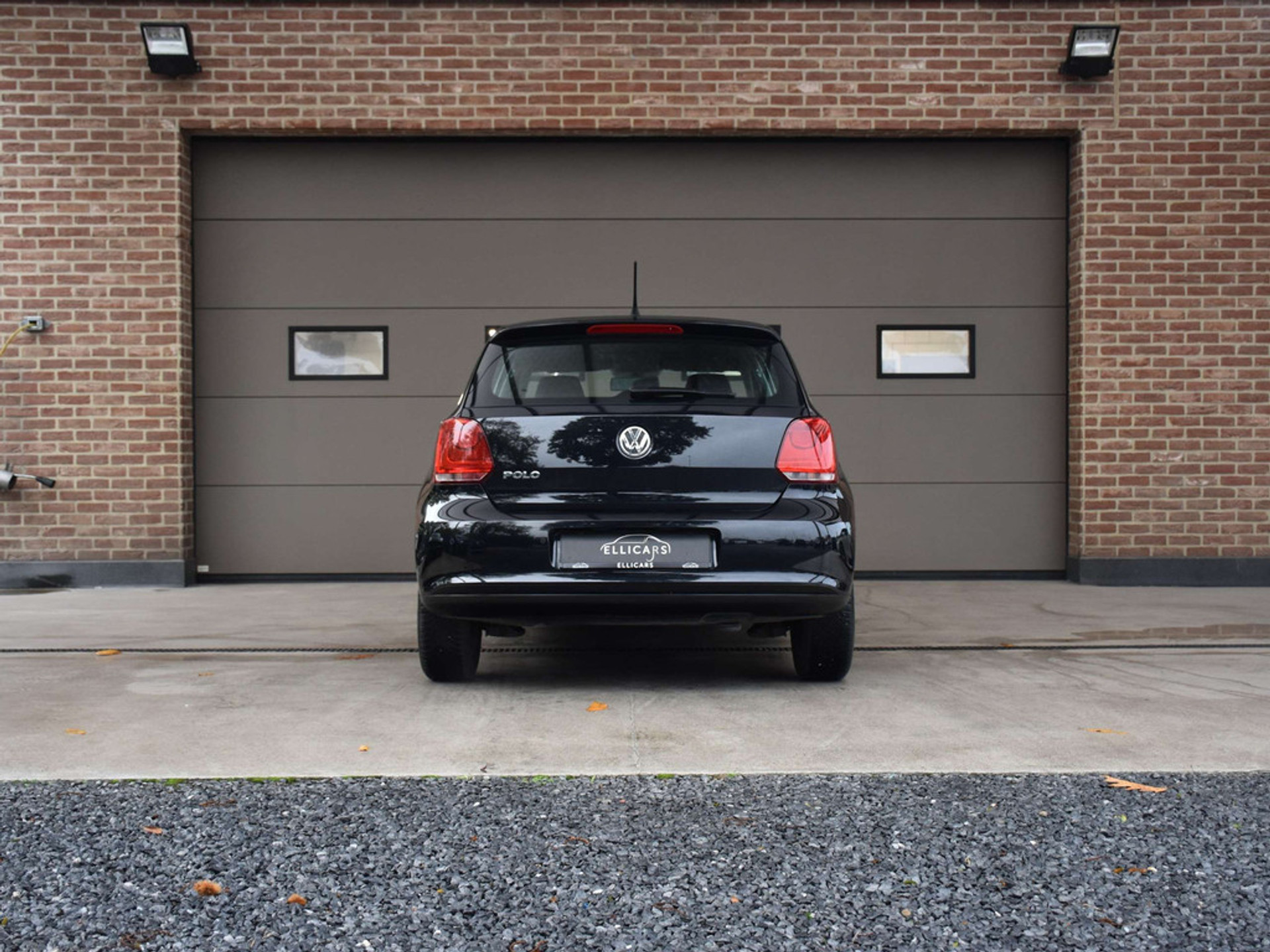 48676983-5.jpg